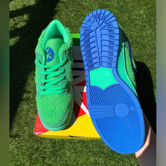Athletic_Shoes